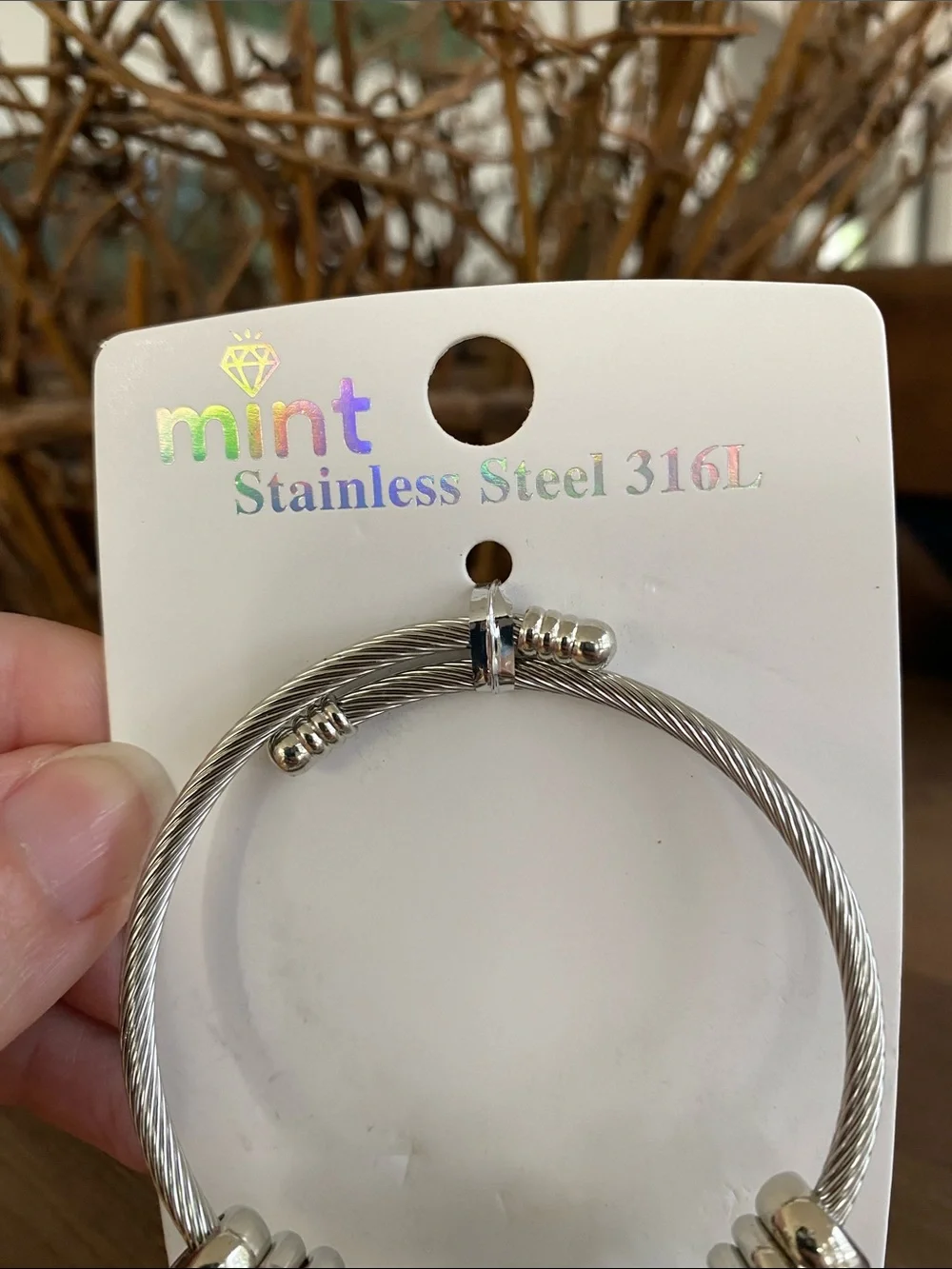 🍀 Mint Silver-Tone Charm Bangle with Light Green Faceted Beads